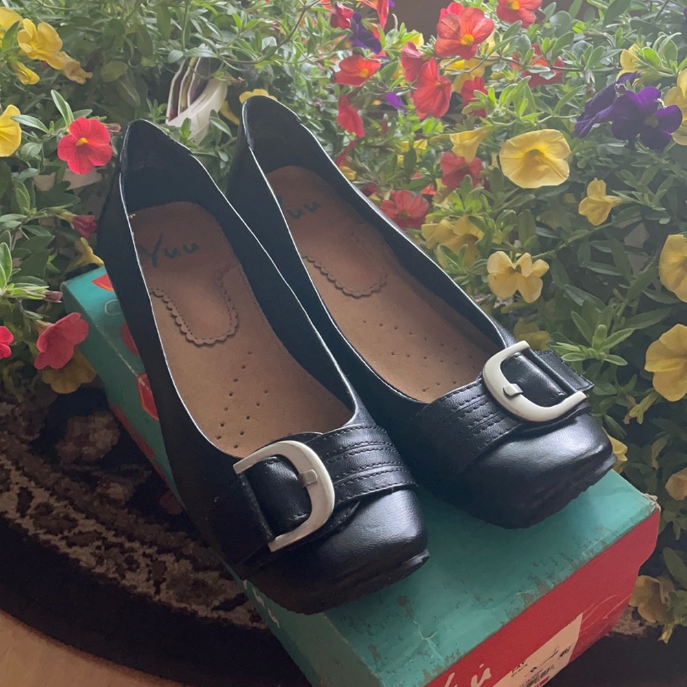 Yuu Black Slip on Flats *NWT*